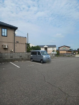 【駐車場】 | ドゥリームタウン | カースペースがあります