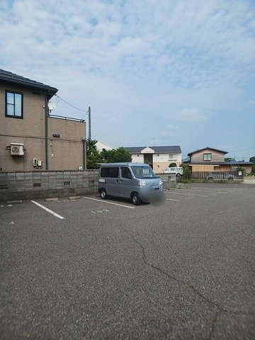 【駐車場】 | ドゥリームタウン | カースペースがあります
