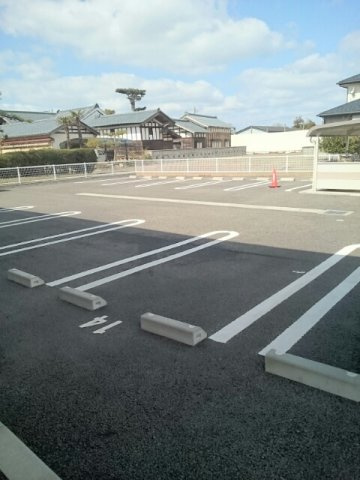 【駐車場】 | グラン・エスポワールＮ | 駐車場に車を止められます