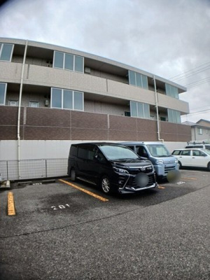 【駐車場】 | エクシード | 車をお持ちの方に嬉しい駐車場付きの物件です