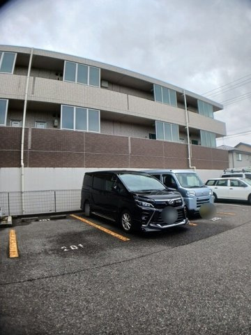 【駐車場】 | エクシード | 車をお持ちの方に嬉しい駐車場付きの物件です