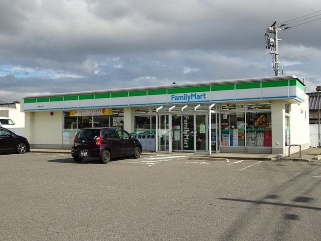 【周辺】 | プルメリアⅣ | ファミリーマート　船江町店まで250m