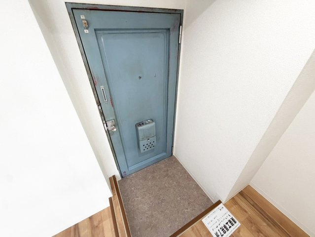 リアライズ江坂の玄関