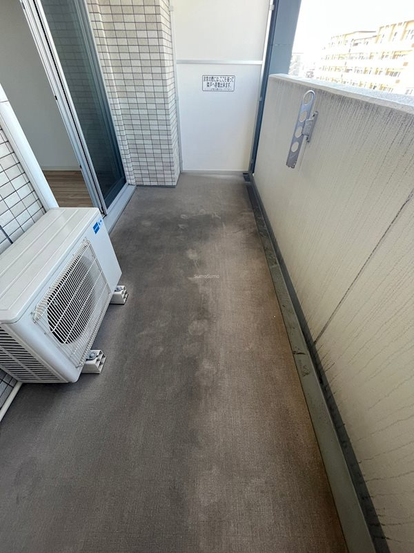 プレサンス難波元町のバルコニー