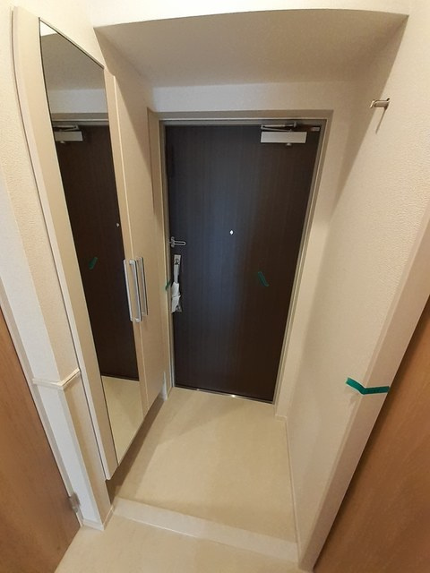 ジーヴイアリイアサクサの玄関