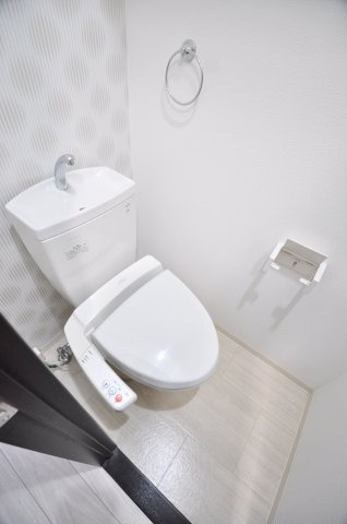 大阪市旭区高殿３丁目の賃貸マンションのトイレ
