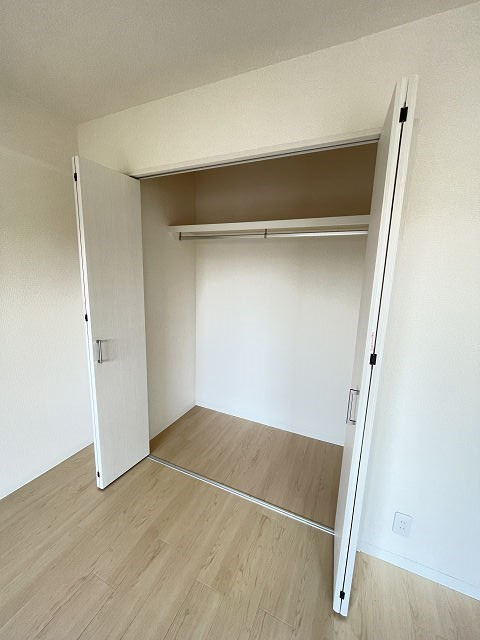 尼崎市上ノ島町１丁目の賃貸マンションの収納