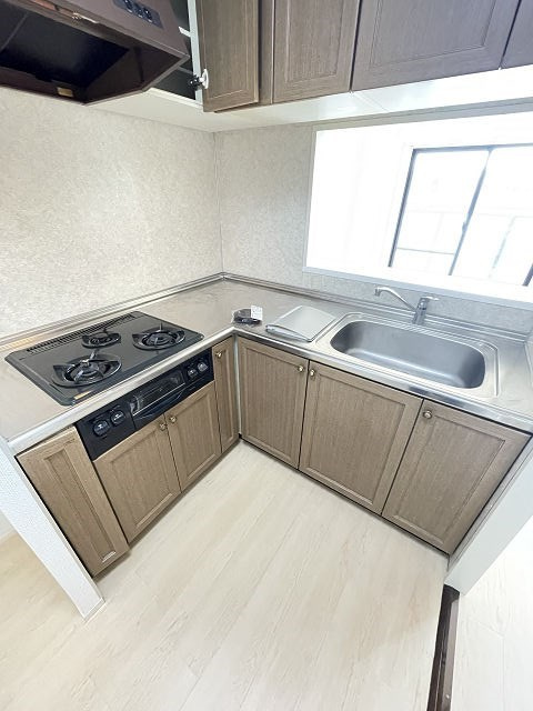 尼崎市上ノ島町１丁目の賃貸マンションのキッチン