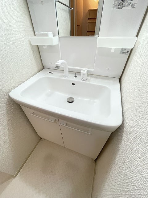 尼崎市上ノ島町１丁目の賃貸マンションの洗面所