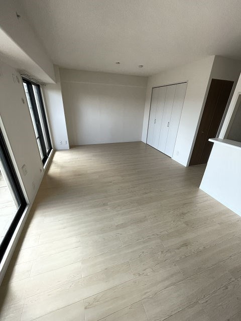 尼崎市上ノ島町１丁目の賃貸マンションの居間・リビング