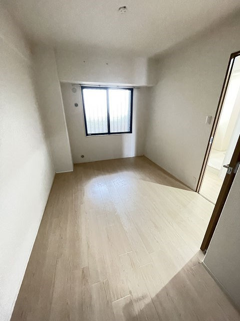 尼崎市上ノ島町１丁目の賃貸マンションの居間・リビング
