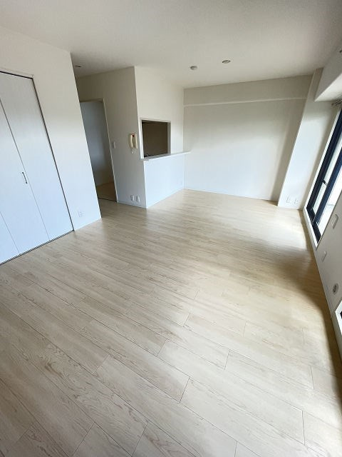 尼崎市上ノ島町１丁目の賃貸マンションの居間・リビング