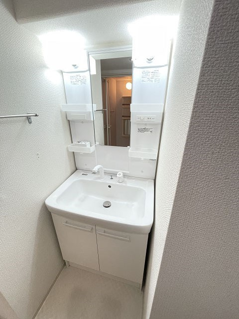 尼崎市上ノ島町１丁目の賃貸マンションの洗面所