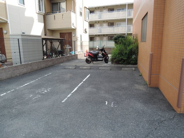 デルスールラローザの駐車場