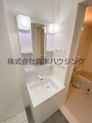 【独立洗面台】 | 　LIX大和田駅前 | 独立洗面台、小物を置くことができて便利です