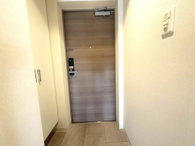エスリード江坂垂水町の玄関