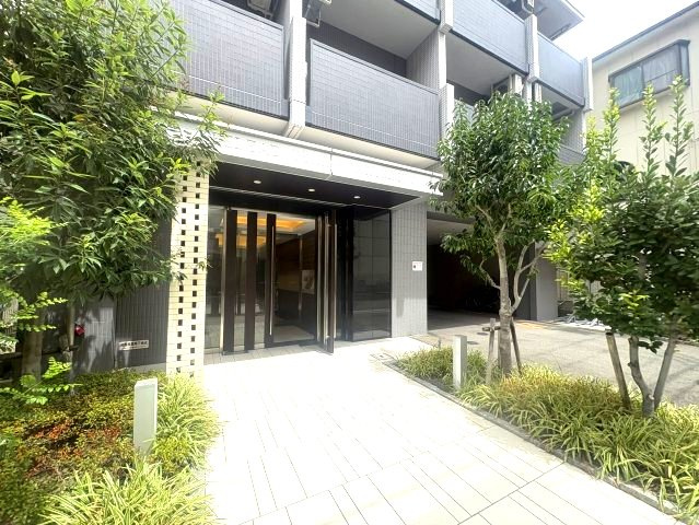 エスリード江坂垂水町のエントランス