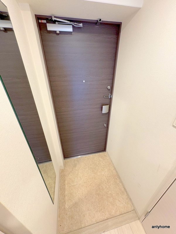 ラ・フォルム本町WESTの玄関