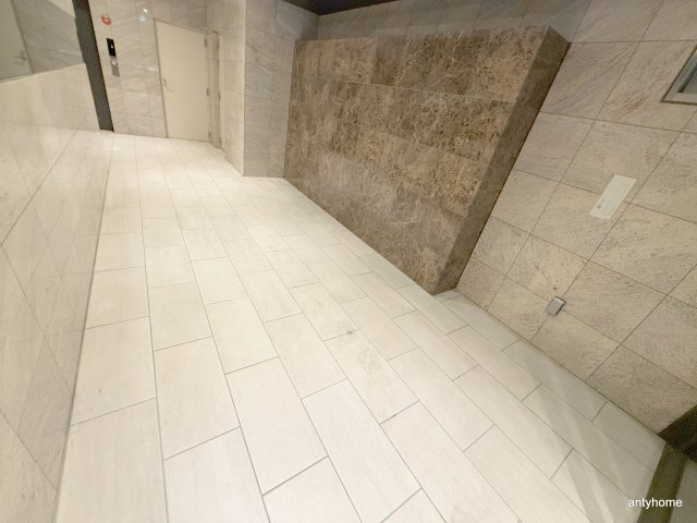 ラ・フォルム本町WESTのロビー
