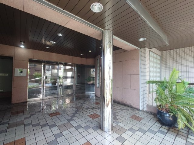 ロイヤル苦楽園のエントランス