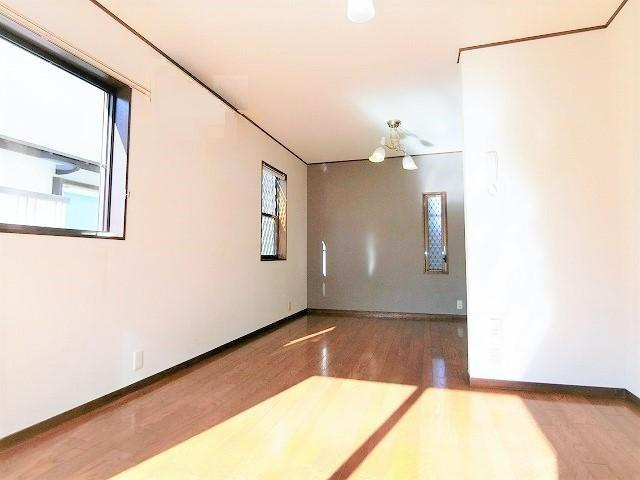 くぬぎ山一戸建貸家の居間・リビング
