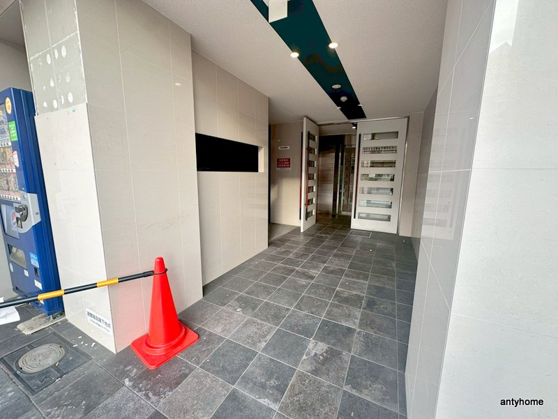 ELLE難波WESTのエントランス