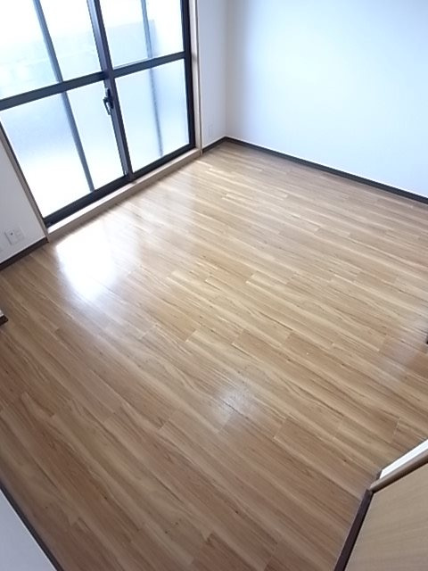 尼崎市南武庫之荘３丁目の賃貸マンションの居間・リビング