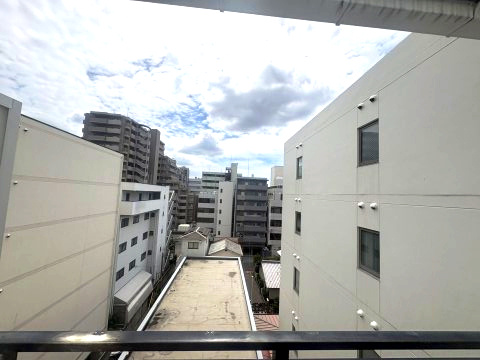 ロイヤルコート江坂の駐車場