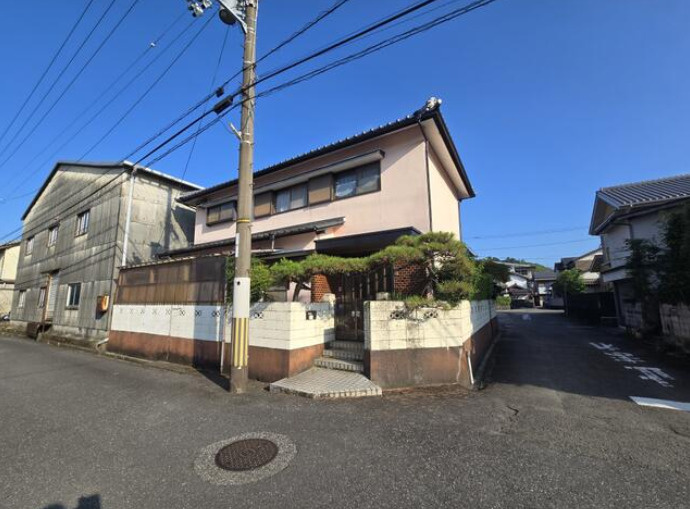 吾川郡いの町駅南町の売地の外観|現況は建物があります。閑静な住宅地で落ち着いて暮らせる周辺環境です☆