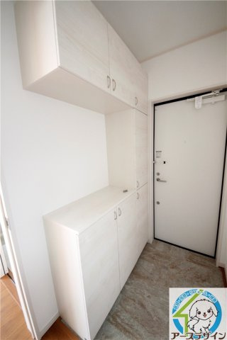 明石市西新町３丁目のアパートの玄関