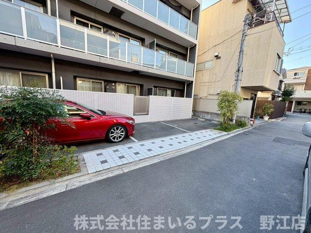 パーフェクトライフ京橋駅前の駐車場