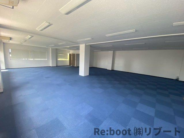 三洋ビルのロビー