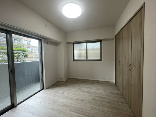 パークホームズ室見駅前の洋室|2面採光の居室☆陽当たり良好なので日中は照明に頼ることなく快適にお過ごしいただけます☆
