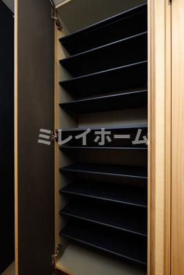 サクラス五反田の玄関
