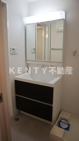 【洗面所】 | キャナルテラス品川 | 明るい洗面所です