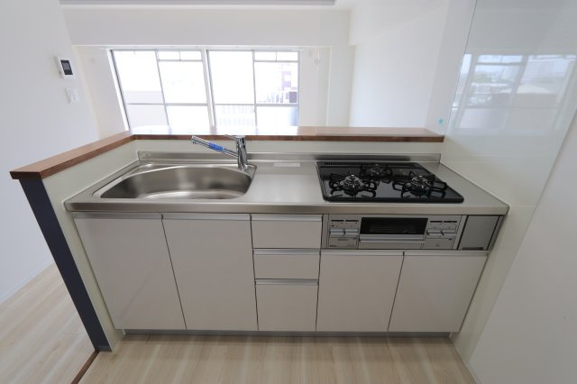 レジデンス光和Ⅱのキッチン|※同施工の別部屋のお写真です。内装は現況優先とさせていただきます。
