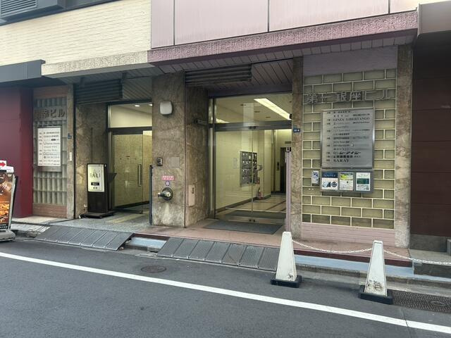 第一銀座ビル 部屋番号：3階のエントランス| 