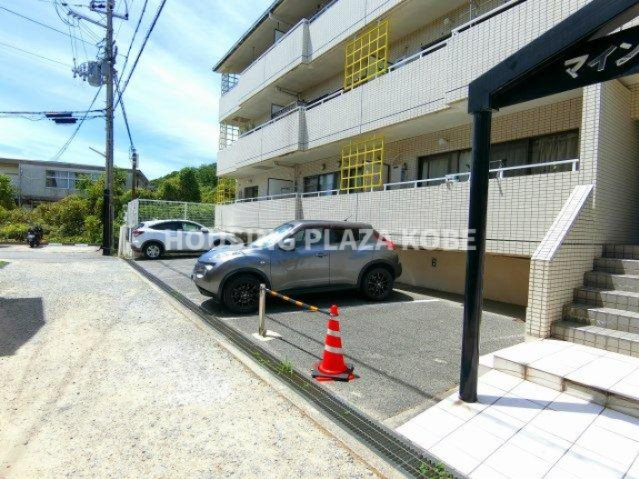 マインドパレス須磨浦の駐車場