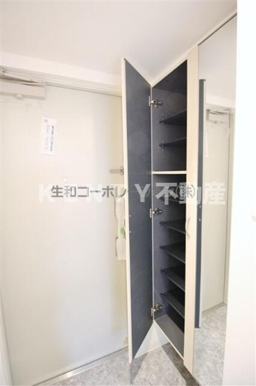 【玄関】 | キャナルテラス品川 | 収納もある玄関です