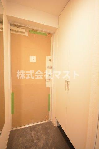 セレニテ難波グランデノールの玄関