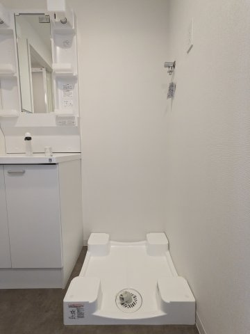 ケイディーエックスレジデンス原木中山の洗面所