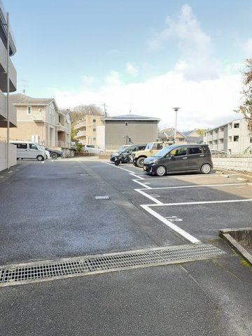 Ｂｅｌｌｅ　Ｄｅｍｅｕｒｕ　ｙの駐車場|車をお持ちの方に嬉しい駐車場付きの物件です