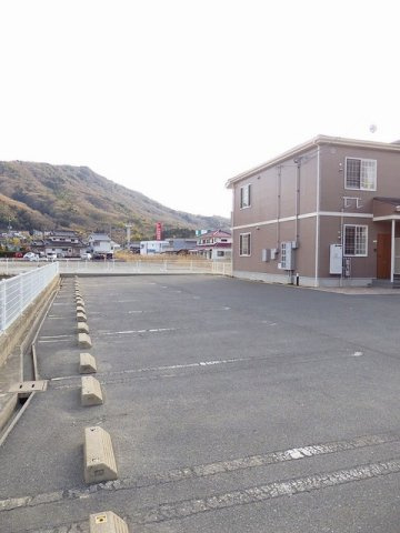 ジュネス　Ｂの駐車場|カースペースがあります