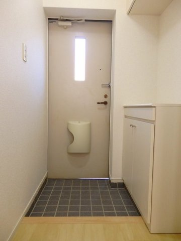 ジュネス　Ｂの玄関|収納もある玄関です