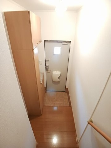 ペアセロベＡの玄関|明るい玄関です