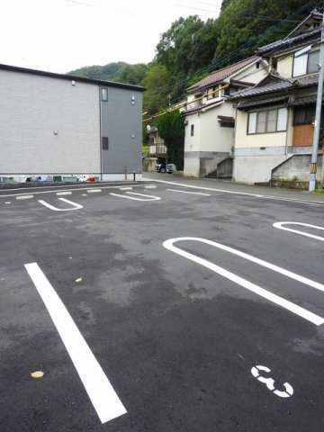 アクシス　ウィル　中野東の駐車場|車をお持ちの方に嬉しい駐車場付きの物件です
