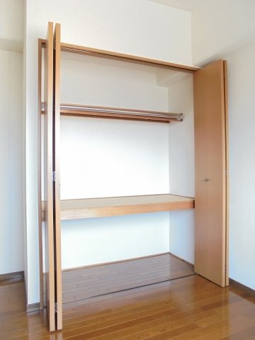 若山ガーデンヒル　Ａ棟の収納|大きなスペースがあり、収納には困りません
