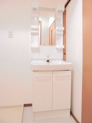若山ガーデンヒル　Ａ棟の洗面所|コンパクトで使いやすい洗面所