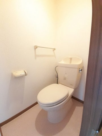 サミットハウスＢ棟のトイレ|落ち着いた色調のトイレです