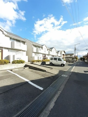 サミットハウスＢ棟の駐車場|駐車場です